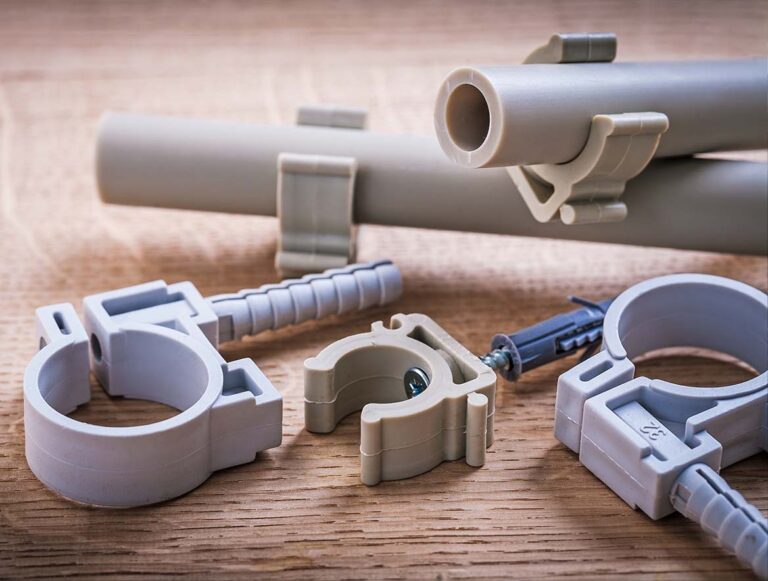Spuitgieten van onderdelen voor de bouw en constructie sector.